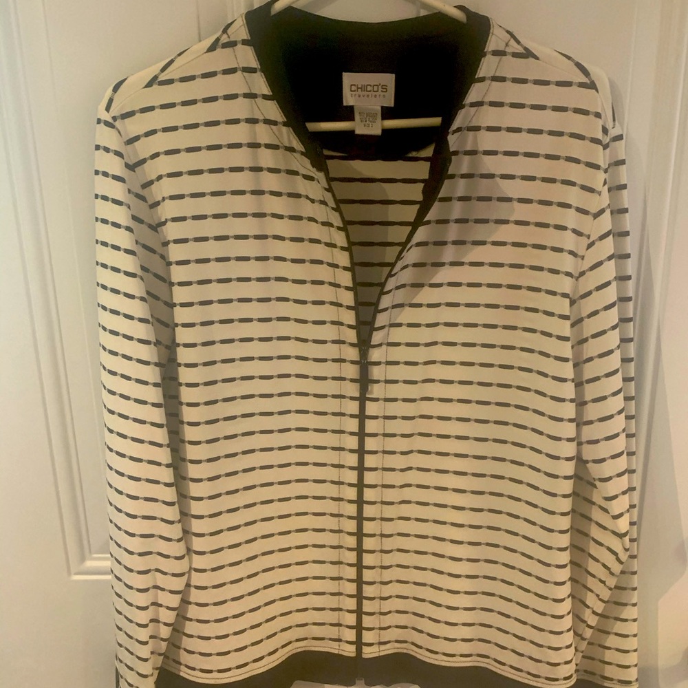 Black and white Travelers lightweight jacket